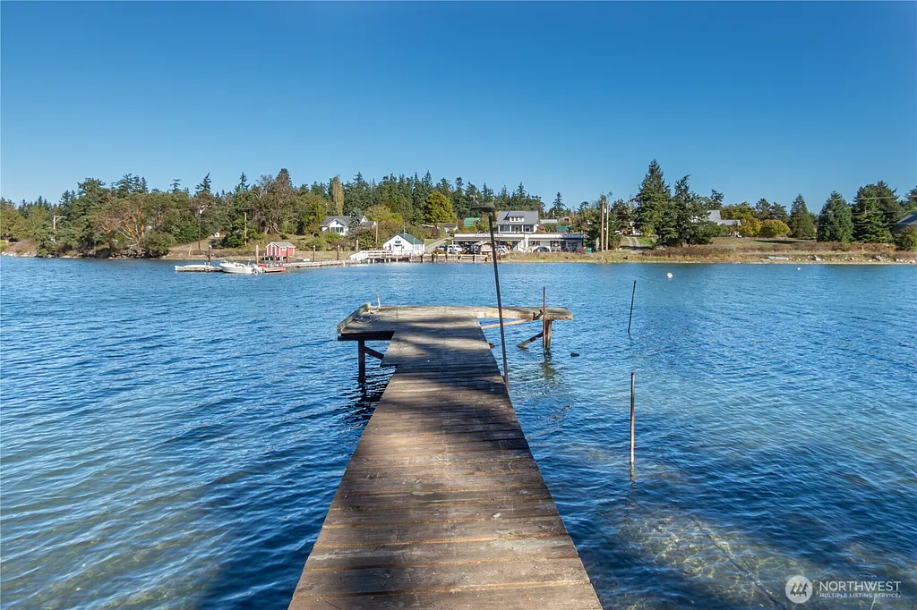 Dock on Mystery Bay